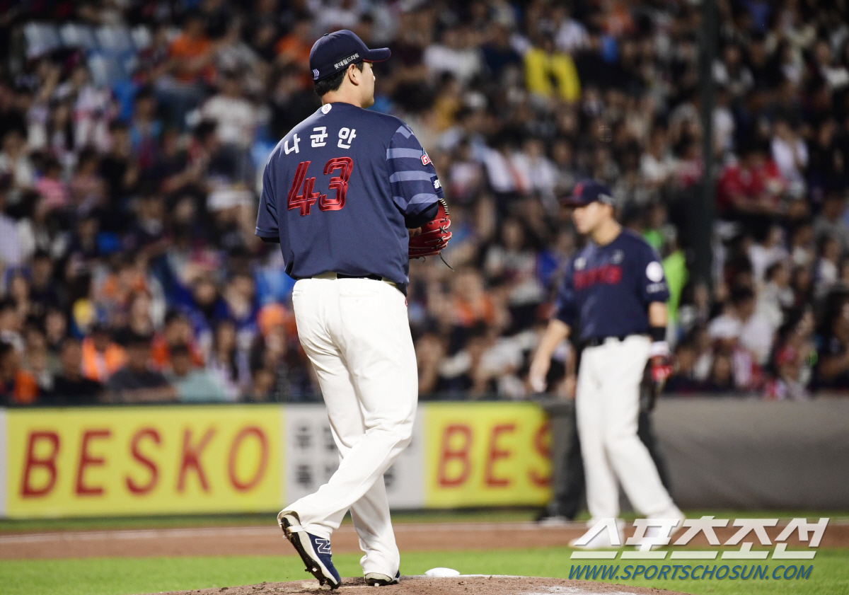 '3⅓이닝 7실점' 한번더 기회 받은 나균안, 참담하게 무너졌다…명장의 …