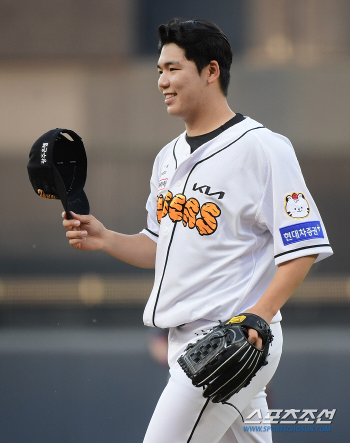 이러니 못 빼지...'대체' 꼬리표가 무색하다, 이젠 QS까지! 꽃감독 …
