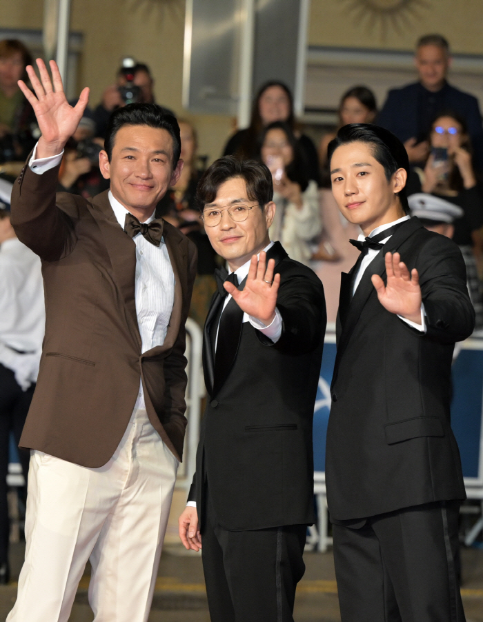 [SC이슈] 올해도 흥행 꽃길 예약?…황정민, '베테랑2' 칸行→연극 조…