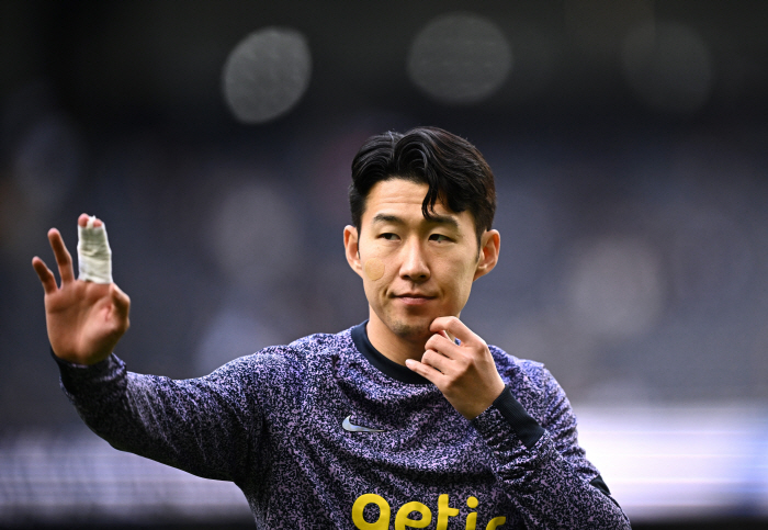 팬들도 "대체 왜 그런 옵션을?"...손흥민, 토트넘과 '계약 1년 연장…
