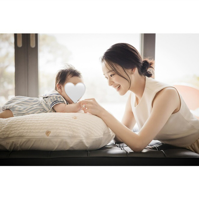 '초보 엄마' 손연재, 아들 덧신 신은 모습에 감동..요정은 육아 중!
