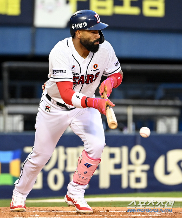 '4점차 9회말 무사 만루 넘었다' 6대3 승리 LG, 두산전 4연패 끝…
