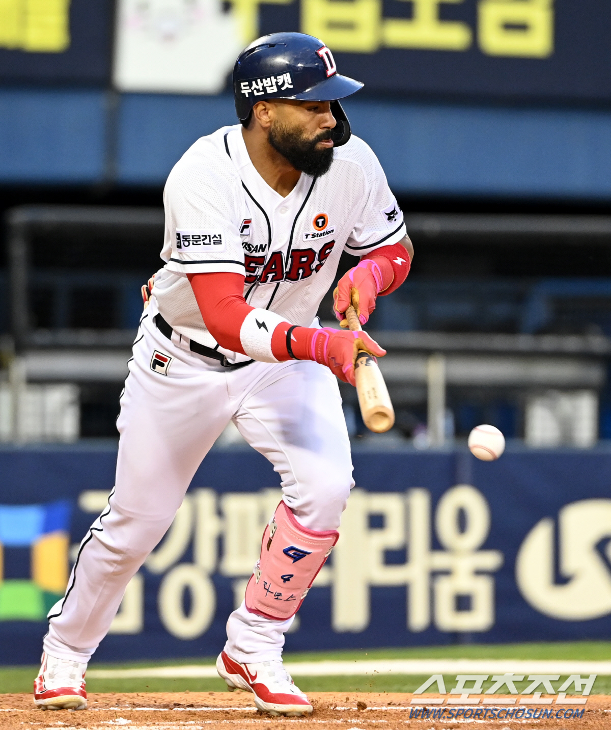 '4점차 9회말 무사 만루 넘었다' 6대3 승리 LG, 두산전 4연패 끝…
