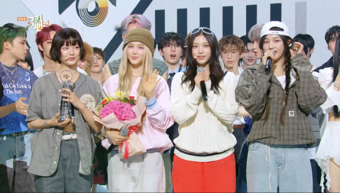 [종합] "대표님 사랑해요!"…뉴진스, '승소' 민희진 이어 1위까지 '…