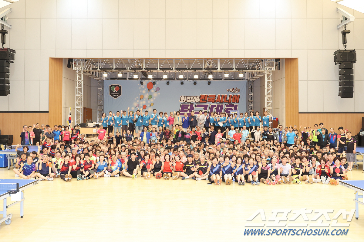 "탁구인생은 50부터!시니어들의 '즐탁'한마당" '레전드'이에리사 회장배…