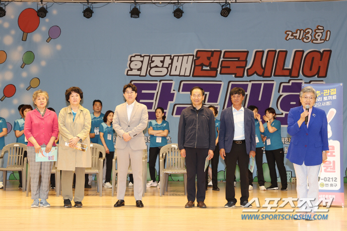 "탁구인생은 50부터!시니어들의 '즐탁'한마당" '레전드'이에리사 회장배…