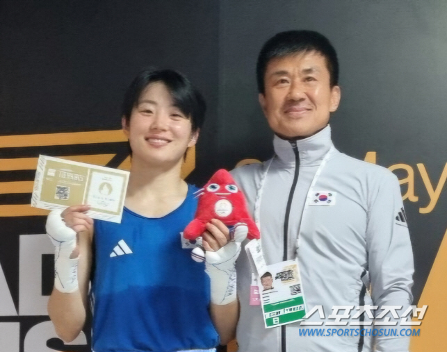 '한국 여자복싱 에이스' 파리올림픽 티켓 잡았다. 도쿄 16강 탈락 아쉬…