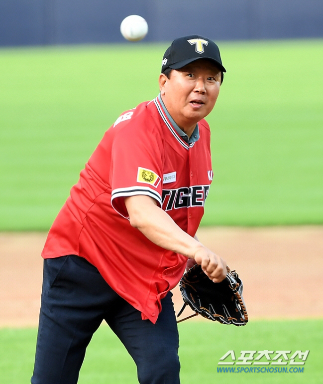도대체 최유력 후보만 몇 번째...감독 SUN, 언제 다시 떠오를 수 있…