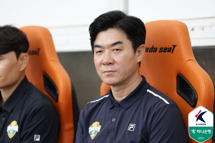 [현장인터뷰] '7년 만에 4연승' 윤정환 강원 감독 "팀이든 개인이든 …