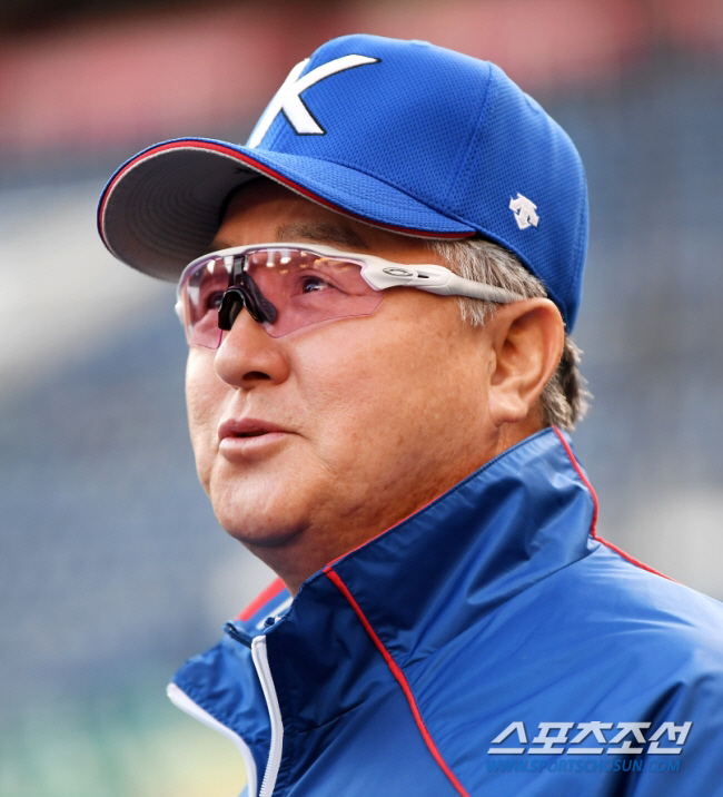 "왜 김경문 감독인가?" "코칭스태프 개편은?"…격변의 한화, 구단이 직…
