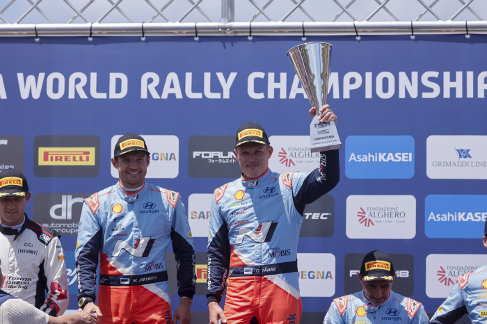 현대차, 2024 WRC 이탈리아 랠리 우승…더블 포디움 달성