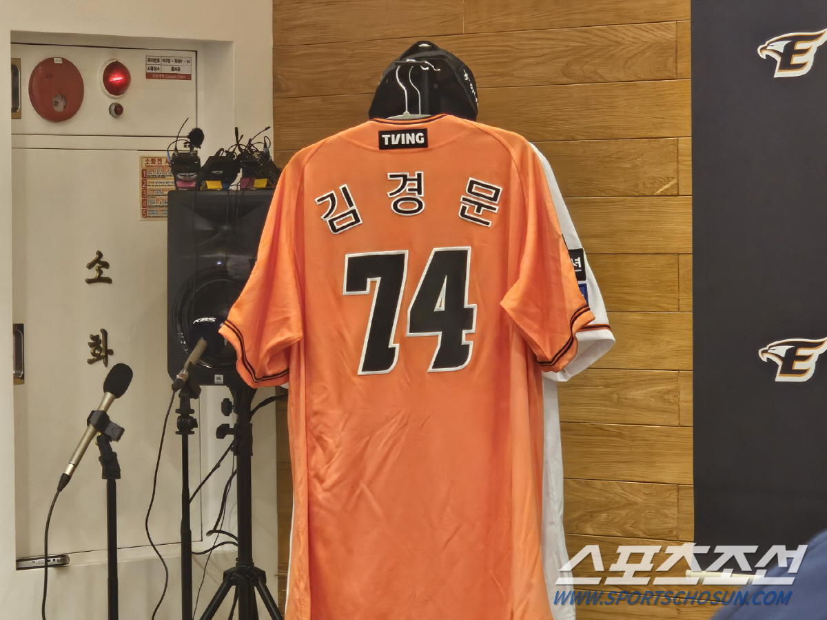 6년 공백 깨고 돌아왔다…김경문 감독, 한화에서도 74번 달고 지휘한다