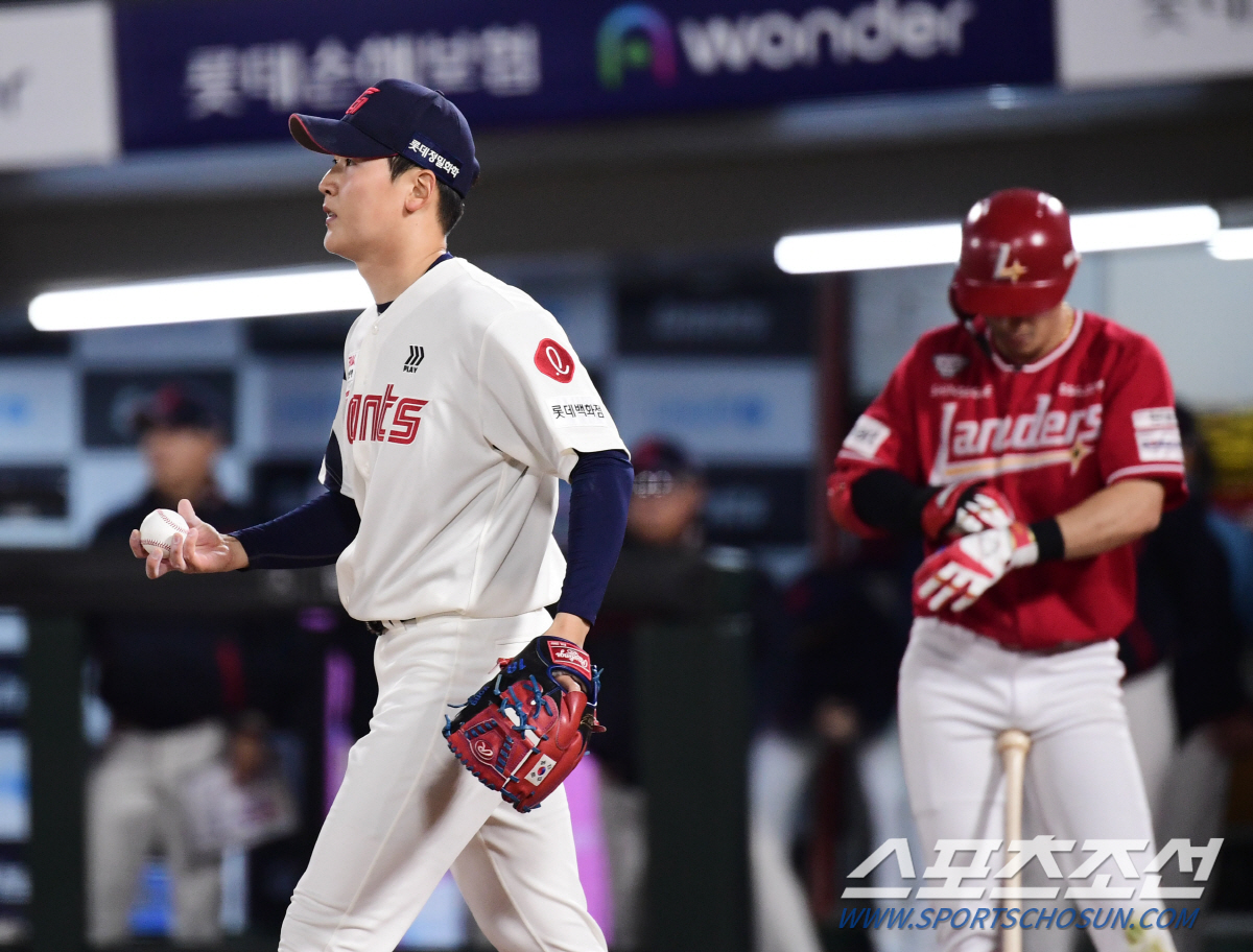 열흘만에 왔는데 9일만에 2군행. ERA 15.43. 10점차도 불안..…