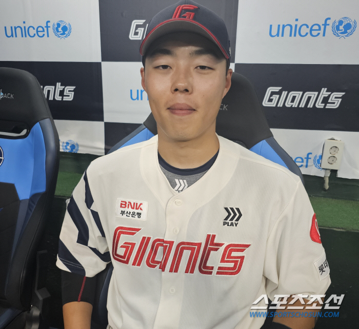 "글러브 3개 씁니다" 2루수 OPS 1위. 방황 이겨낸 '확신'의 재능…