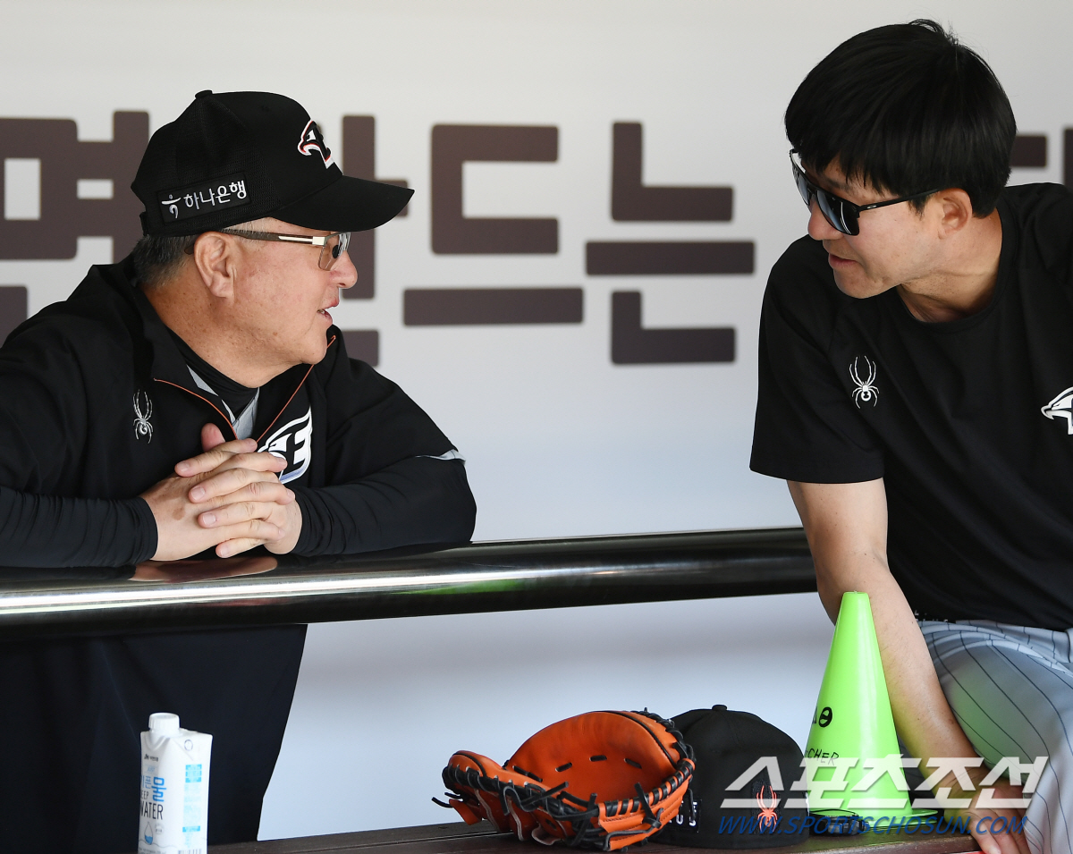 김경문 감독 복귀 반긴 강백호, 달 감독 복귀 반긴 마법사들 [수원 현장…