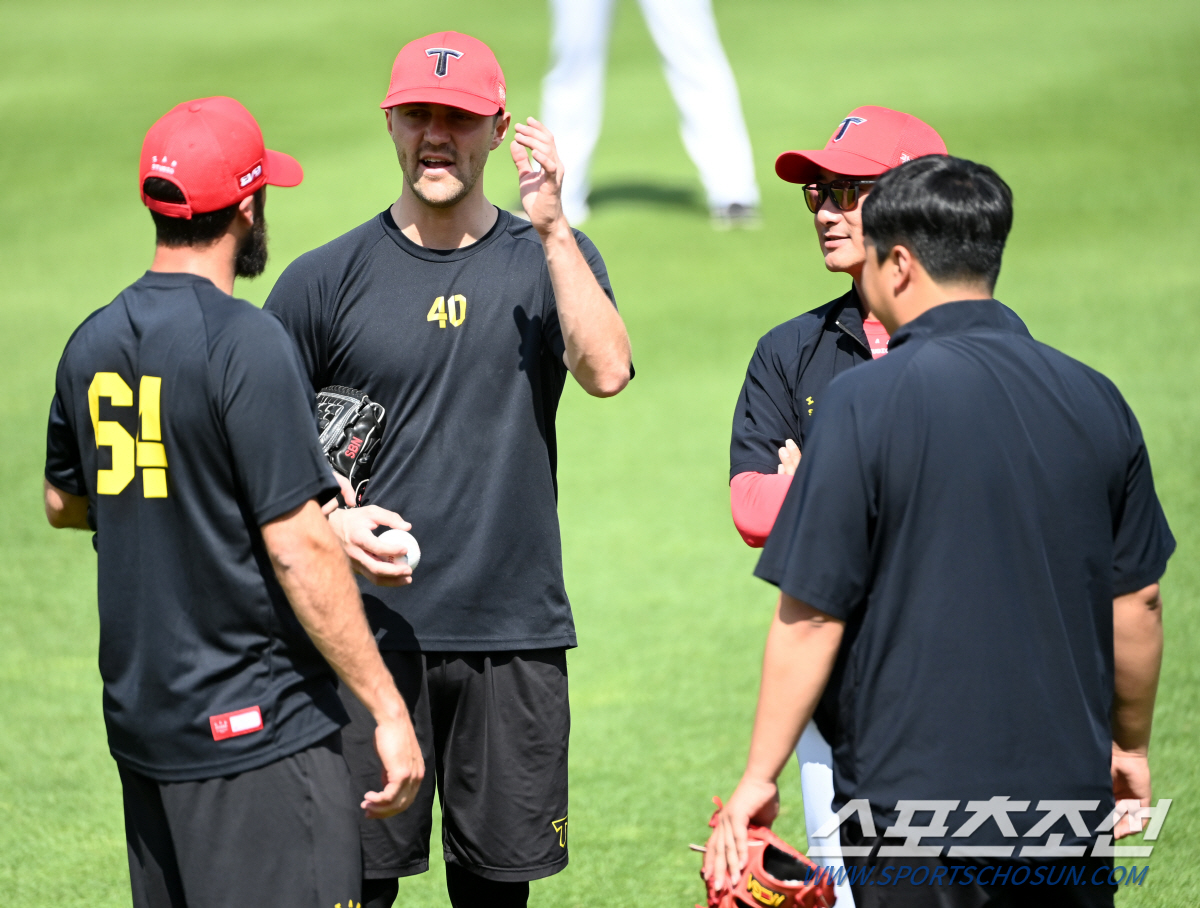 '등번호 64번' 단 KIA 알드레드 당찬 각오 "'나쁜 남자'처럼 던지…