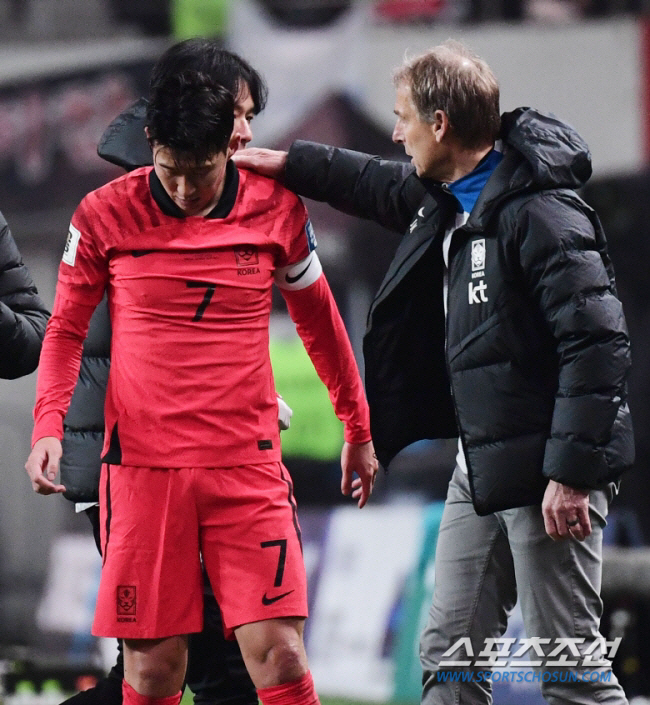 "SON 혼자서 공격 다 맡아" 클린스만, 토트넘 향해 '독설 작렬'..…