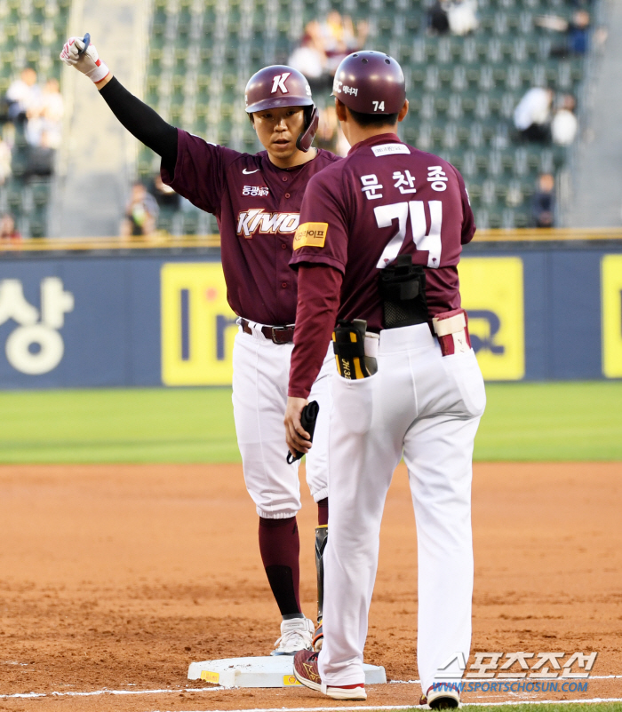 '꼴찌 키움, 또 LG 앞길을 막았다.' 헤이수스 다승 1위, 21안타 …