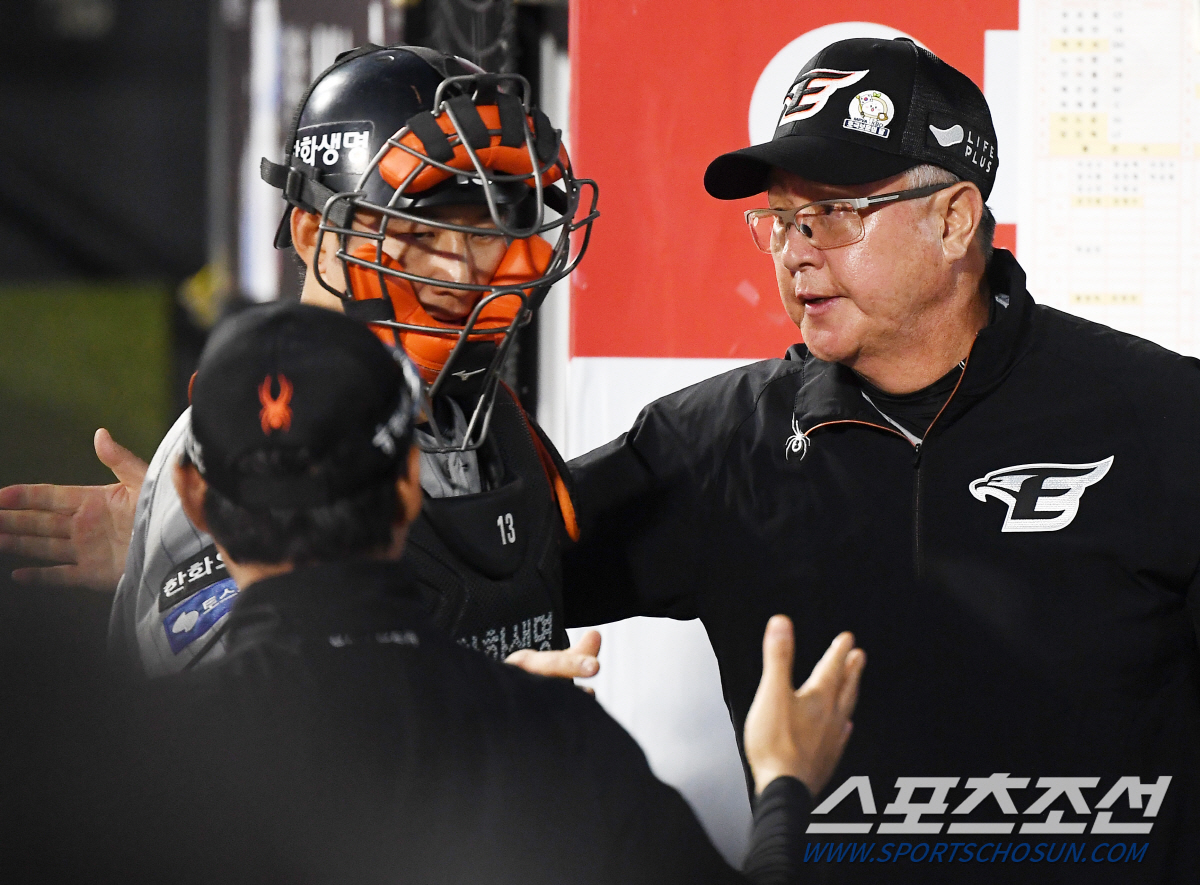 896승→6년 만에 1승 추가, 달의 승리 시계 다시 움직인다…'김경문호…