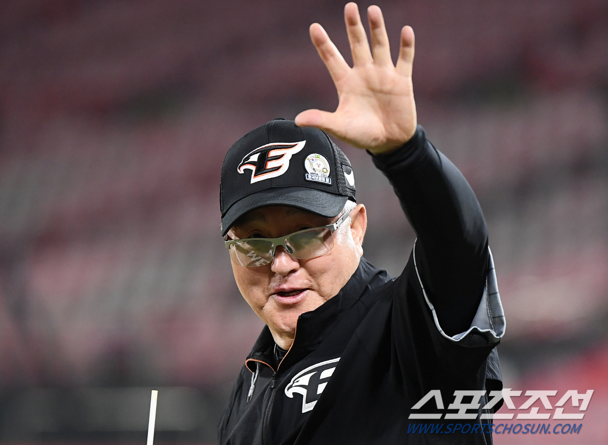 "또 하나의 기념품이 생겼네요"…사령탑 복귀전 완승! 2196일 만에 활…