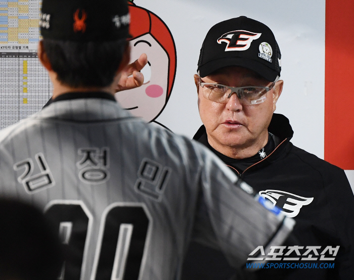 '6년 공백 무색' 명장의 카리스마. 코치진은 일사불란, 막내와의 소통도…