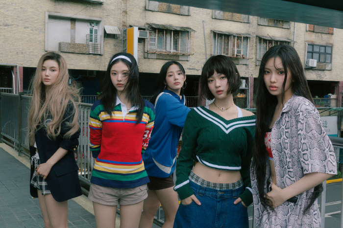 뉴진스 ‘How Sweet’, 美 빌보드 ‘버블링 언더 핫 100’ 12위  ‘Bubble Gum’도 글로벌 차트 상위권 '쌍끌이 흥행' [공식]