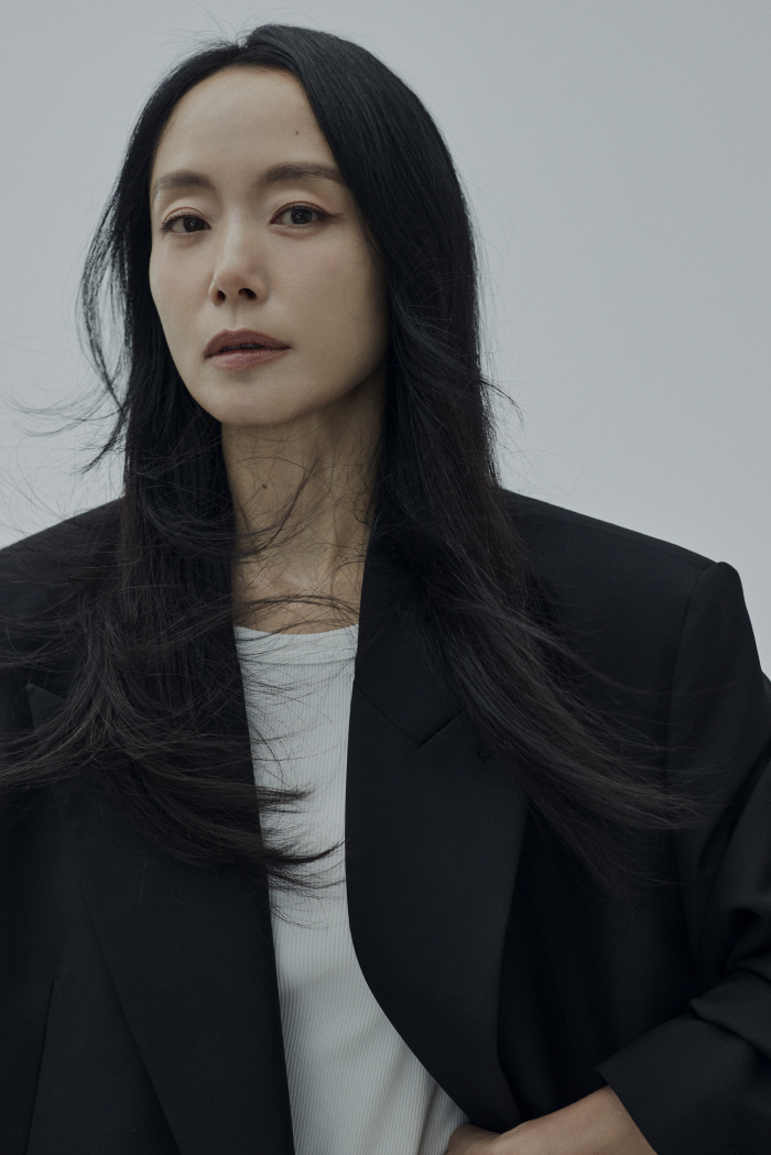 전도연 27년 만 연극 복귀작 '벚꽃동산' 막 올랐다 1300석 관객 '…