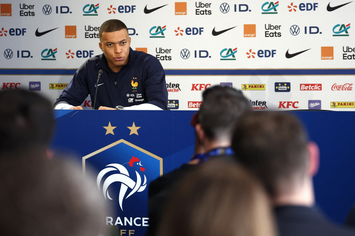 '레알 마드리드행 확정 후 첫 기자회견'나선 음바페의 충격 폭로 "PSG…