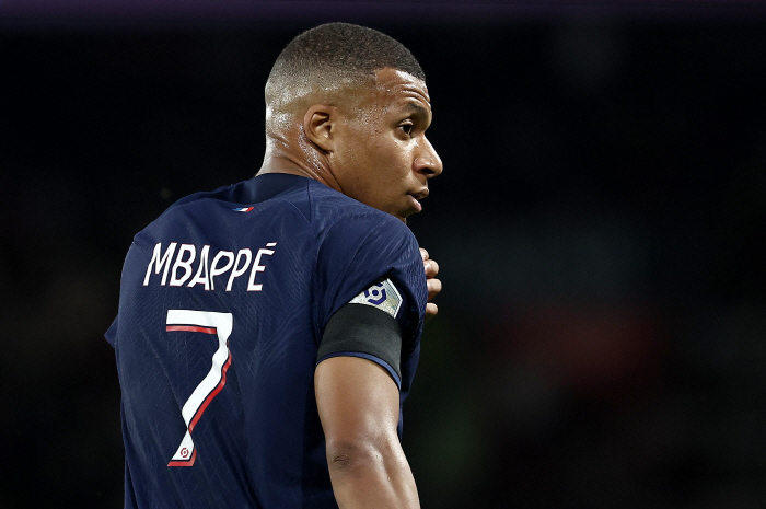 '레알 마드리드행 확정 후 첫 기자회견'나선 음바페의 충격 폭로 "PSG…