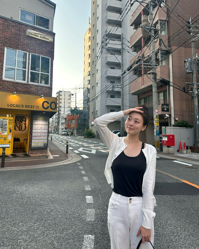 [SCin스타] 햇살에 절로 감기는 눈! 곽민정, '♥문성곤'과 후쿠오카…