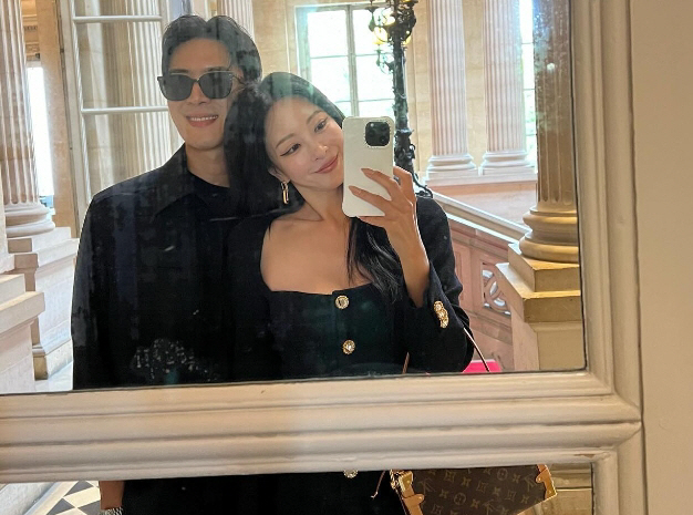 '10살 연하♥' 한예슬, 역시 '비주얼 부부' 답네…신혼여행서 화보 찍…