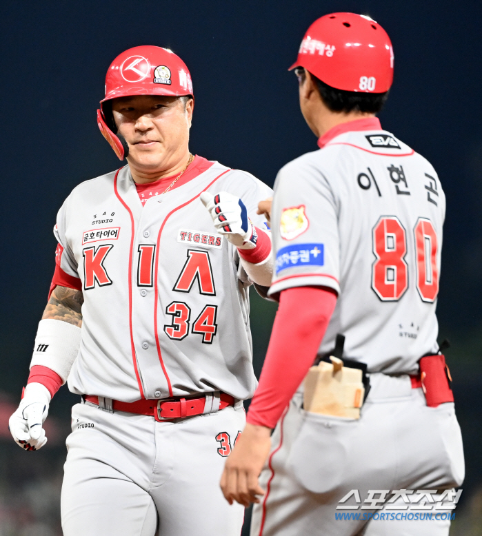 '윤동희 3안타 4타점+한현희 역투' 롯데, KIA 9:3 격파 '위닝 …