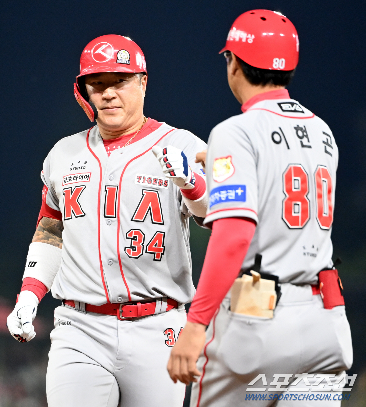 '윤동희 3안타 4타점+한현희 역투' 롯데, KIA 9:3 격파 '위닝 …