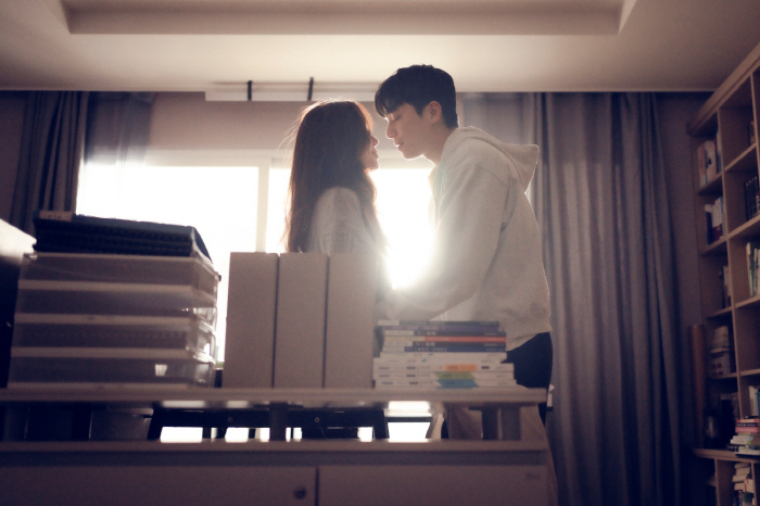"꽉 잡아"…정려원·위하준 '달달 모먼트' 스타트→달콤 한도초과 '설렘 …