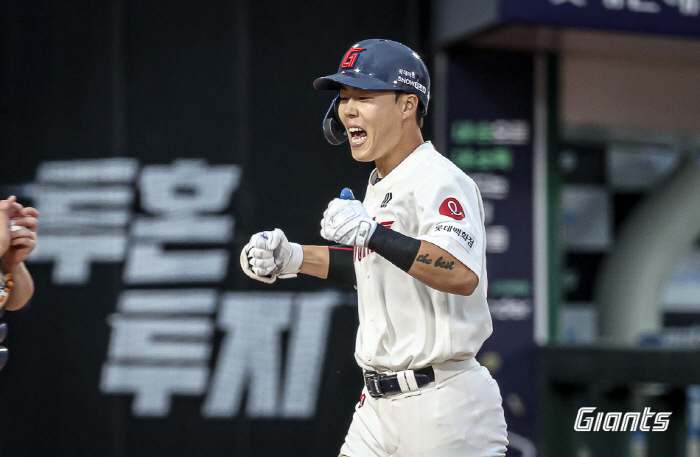 '평균 3할+1m86' 장신까지! 확 뜯어고친 롯데 내야. 명장 지휘로 …