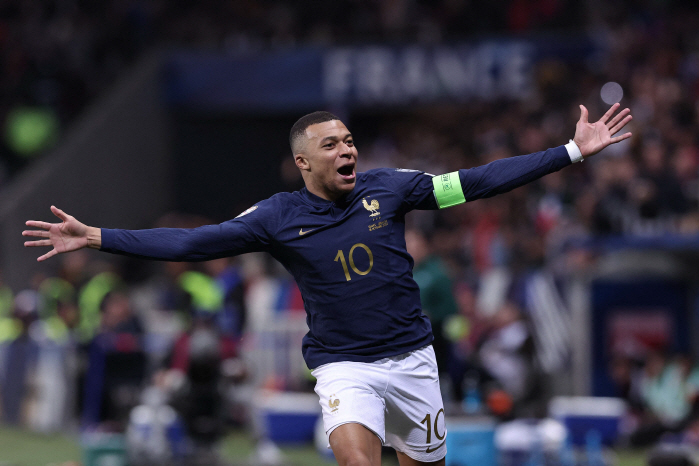"폭력적인 말 들었다" 음바페 충격 폭로 이유 있었다, PSG 보너스+급…