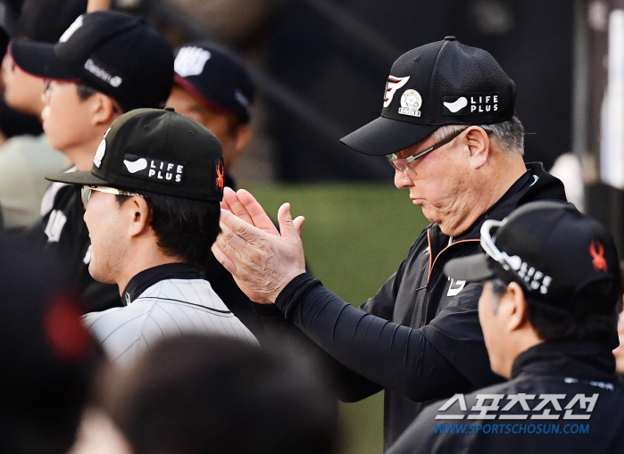 '이것이 김경문 매직인가' 류현진 4승, 노시환 15호포...한화, KT…