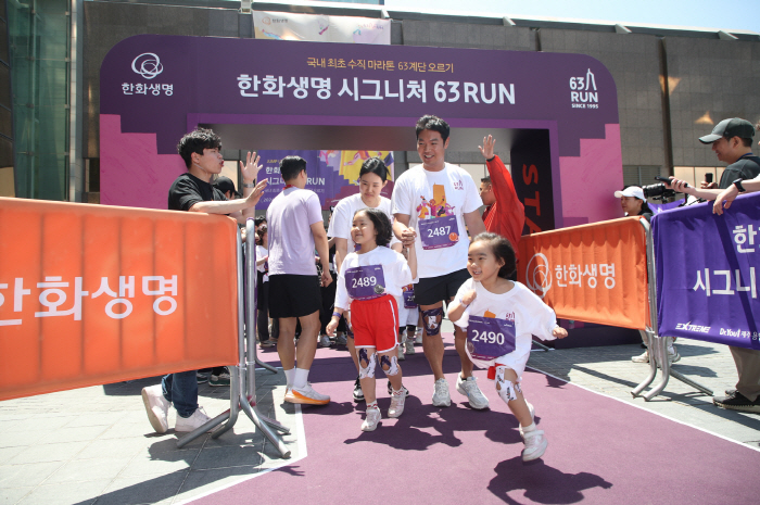 [스포츠 이코노미]'빌딩 정상을 향해' 도심 속 스포츠 수직 마라톤 열기