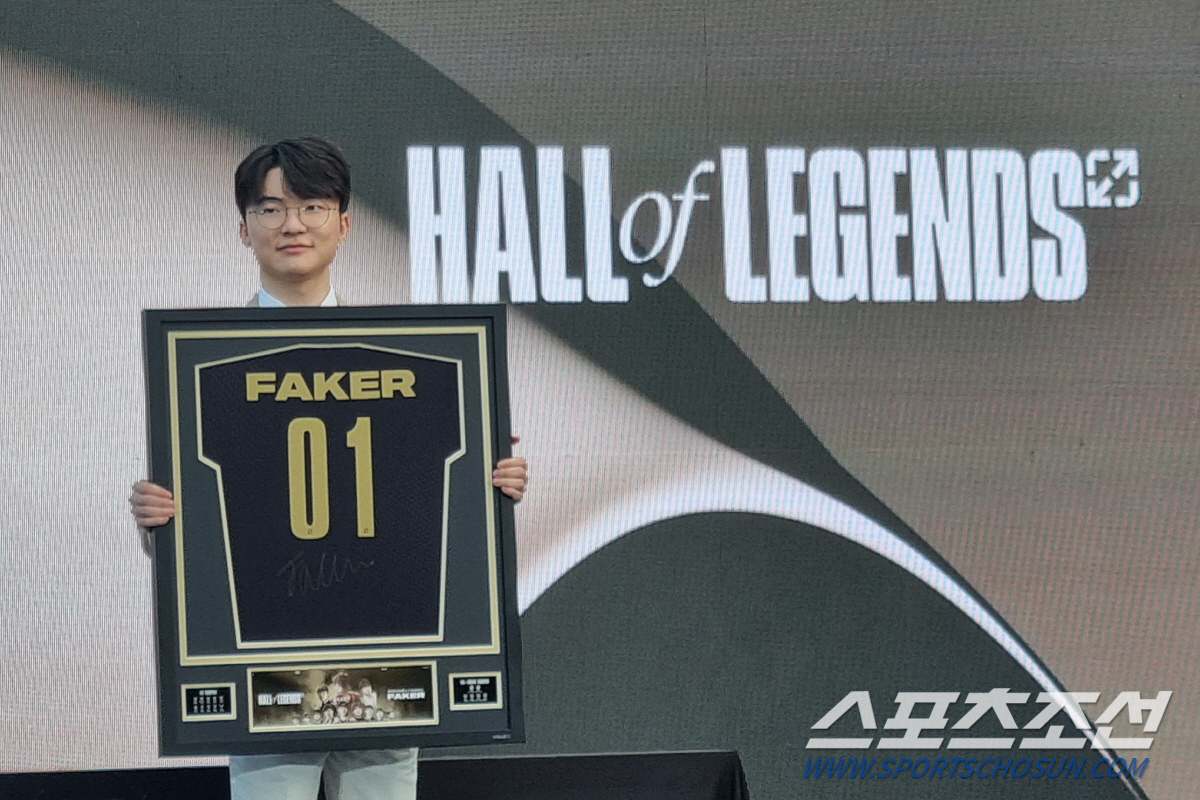 '페이커' 이상혁, '리그 오브 레전드'의 진짜 전설이 되다!