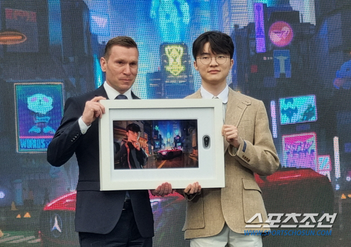 '페이커' 이상혁, '리그 오브 레전드'의 진짜 전설이 되다!