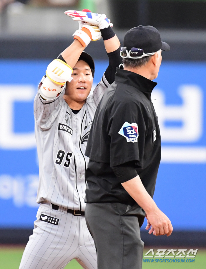 벤클에 묻힌 인생 경기, 김경문은 보고 있었다 "한화의 새 1번타자"