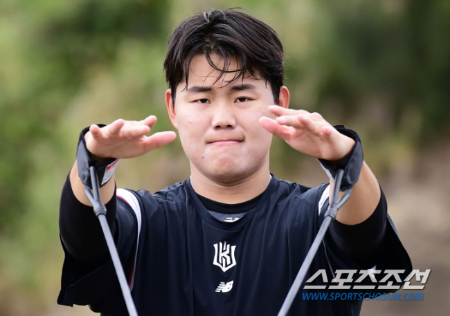 3회까지 퍼펙트→4회에 2안타 2볼넷 2실점. 구속도 146→141km …