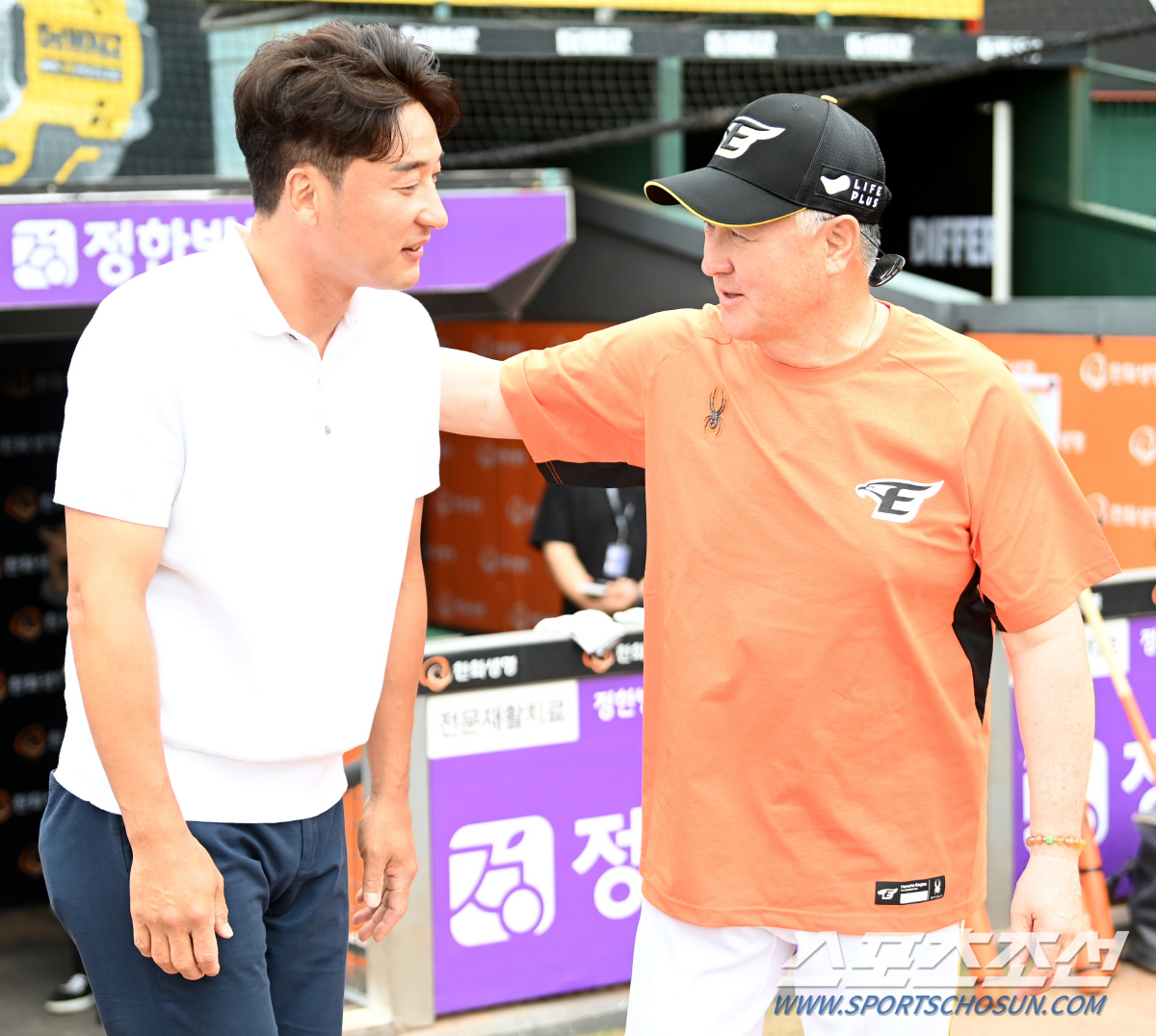 홈 첫 경기 앞둔 한화 김경문 감독, 하주석에 세심한 타격 조언[대전 스…