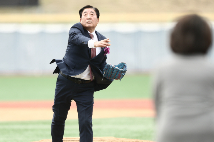 가평웨일스, 디펜딩챔피언 잡고 KBO 드림컵 결승 선착…강우콜드승