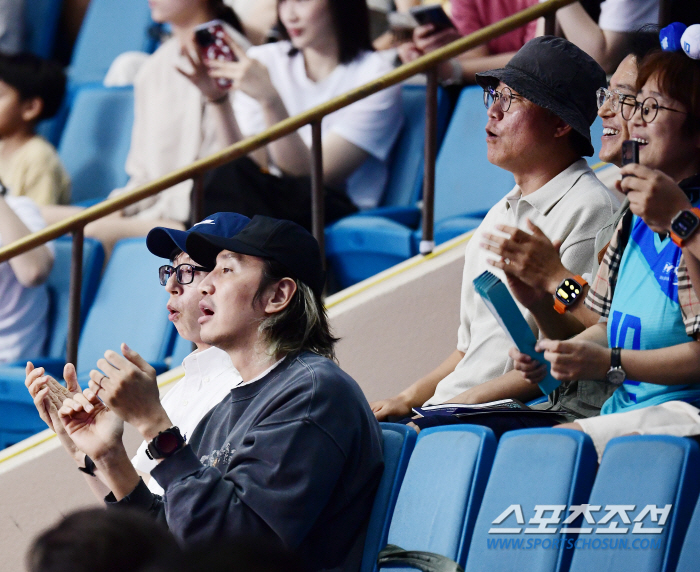 유재석, 김연경 '은퇴식 직관' 약속 지켰다…나영석·이광수도 포착[SC이…