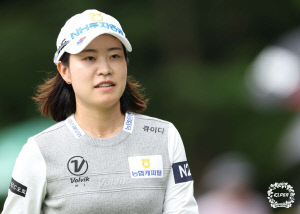 [KLPGA] 박민지, 이틀 연속 선두…사상 첫 단일 대회 4연패 보인다