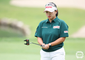 [KLPGA] 김희지, '셀트리온 퀸즈' 2R 선두권 도약 
