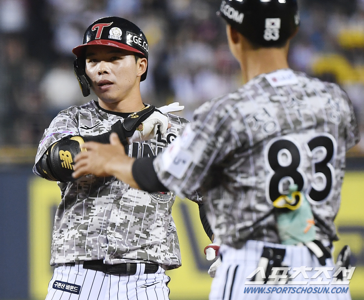 '1,2번 타자가 출루율 1,2위라니...' 13승2패 1위 등극 주역.…