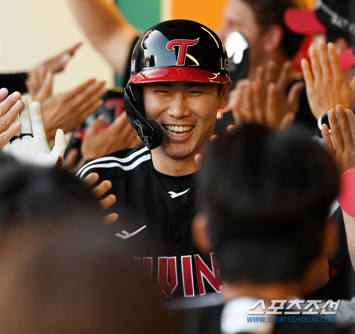 '1,2번 타자가 출루율 1,2위라니...' 13승2패 1위 등극 주역.…
