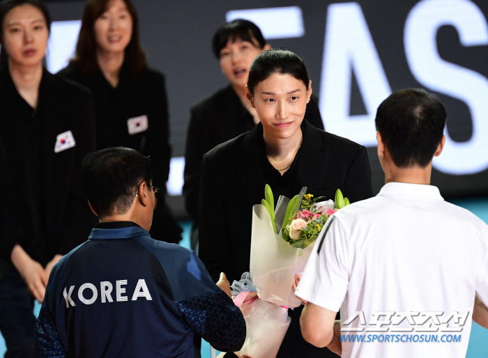 [SC이슈] 시상식이야? 유재석·이광수→정려원, '국대 은퇴' 김연경 위…